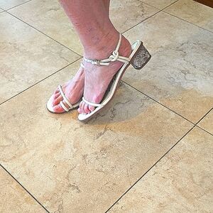 New Steve Madden Off-white Block Heel Sandals